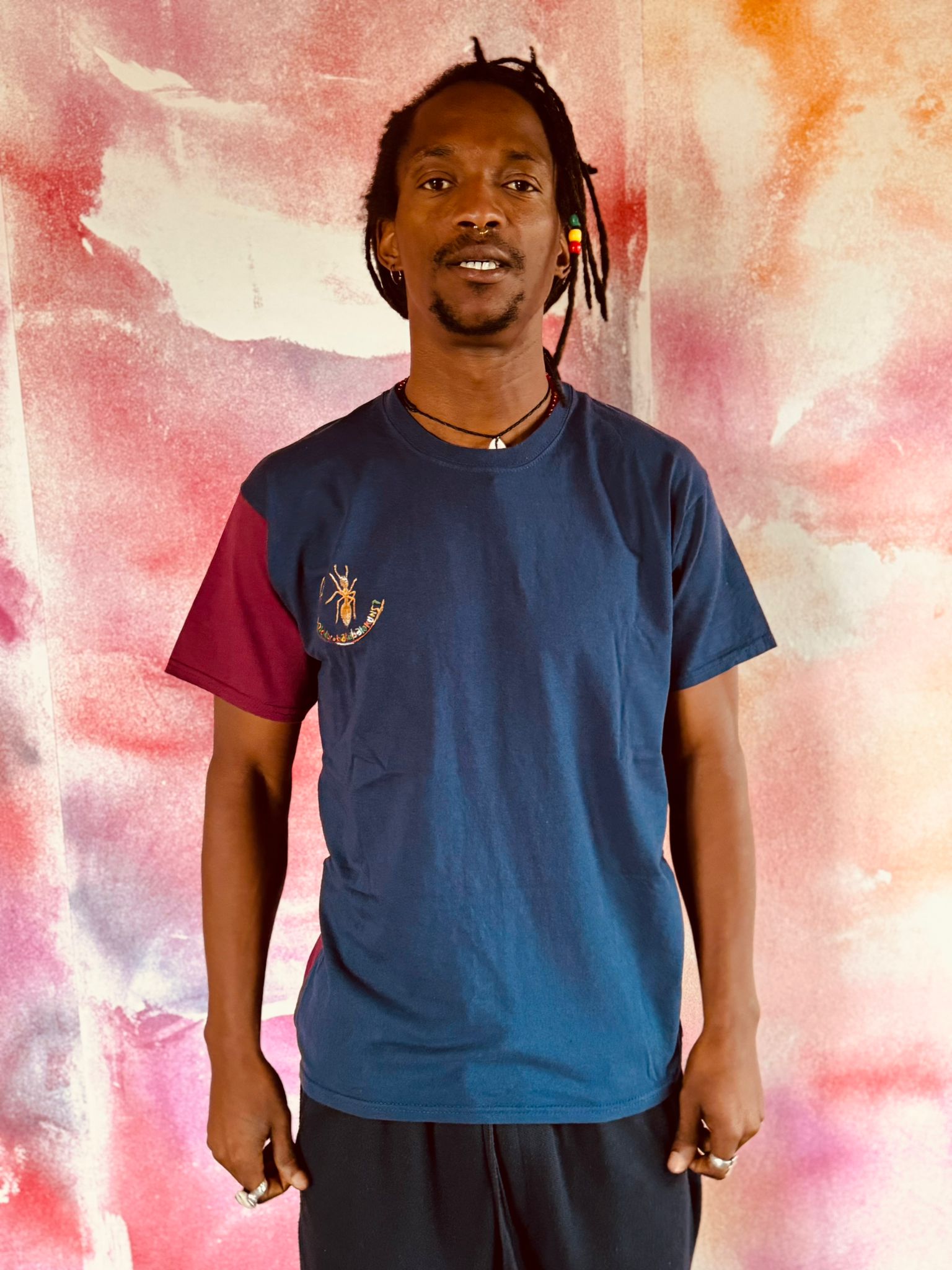 T-Shirt "Chic Rebel" blau-weinrot – Bild 4